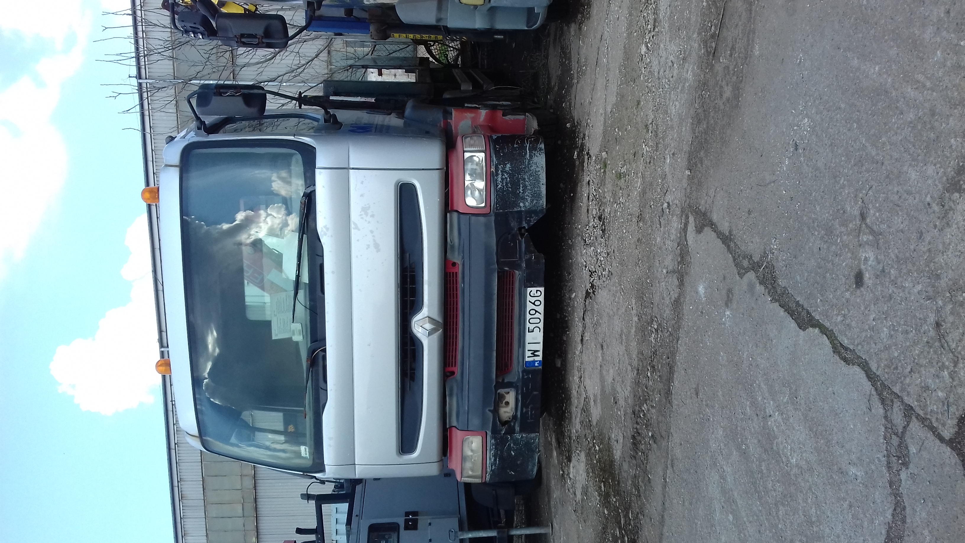 11. Samochód ciężarowy skrzyniowy Renault Premium 210 z HDS numer inwentarzowy IN/1/742/00002
